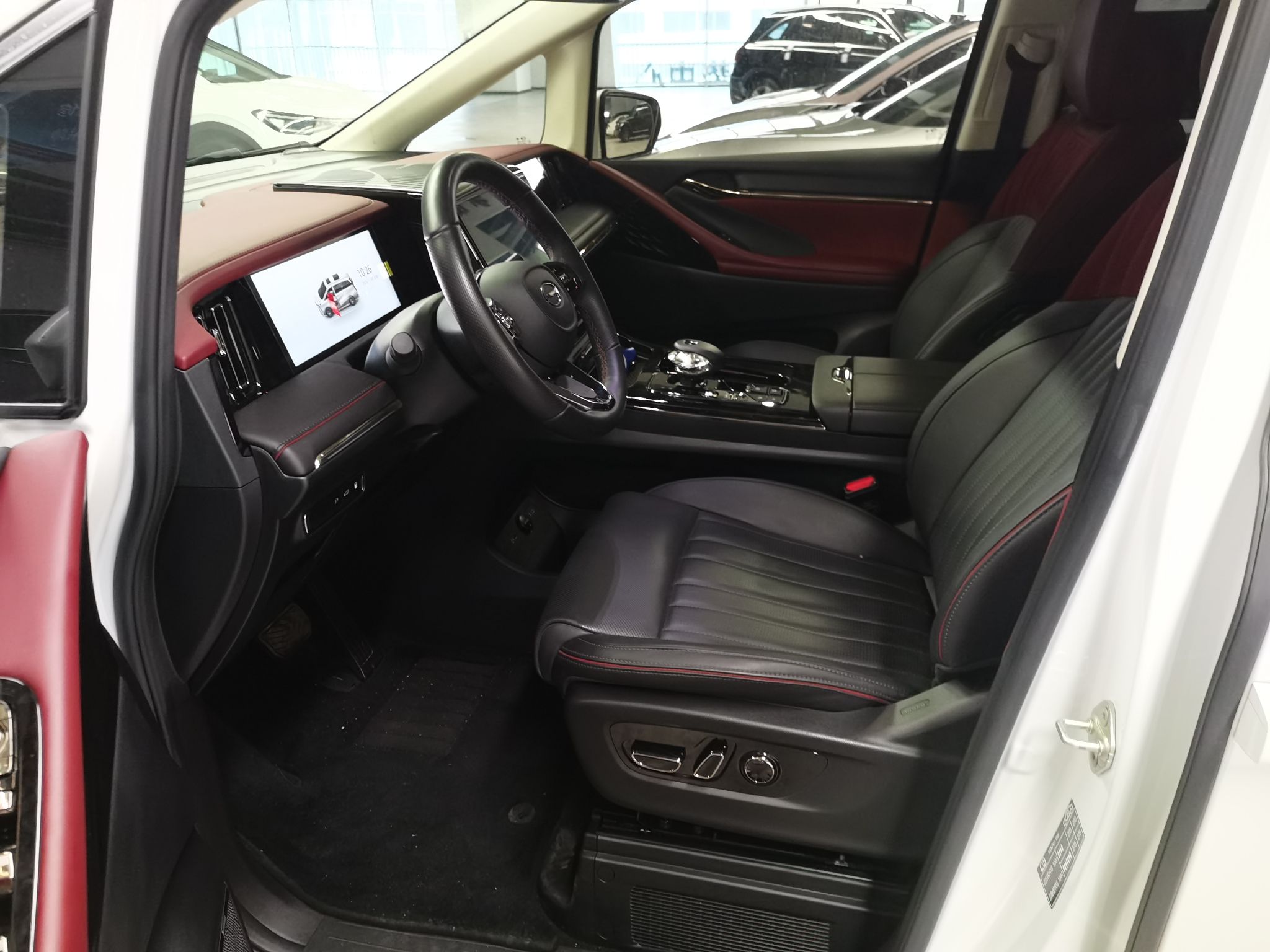 المقاعد الأمامية داخل السيارة