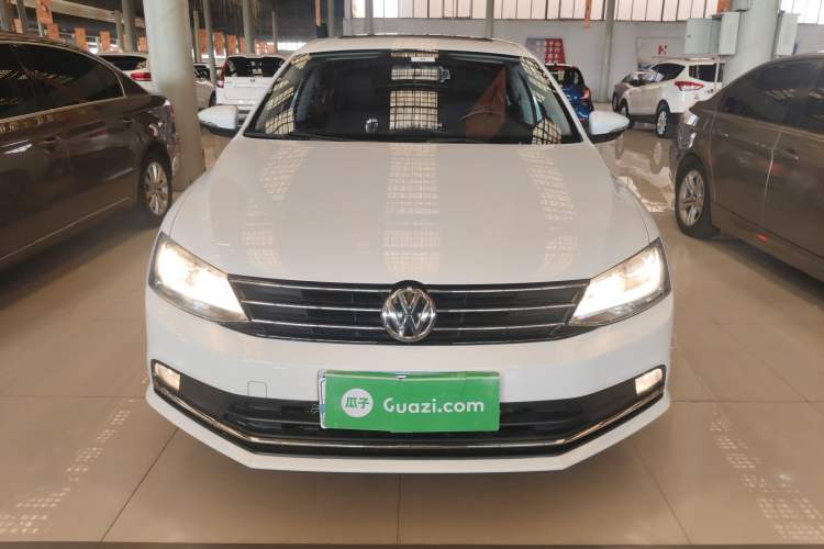 Used Volkswagen Sagitar 2017 230TSI Automatic Comfort Version
