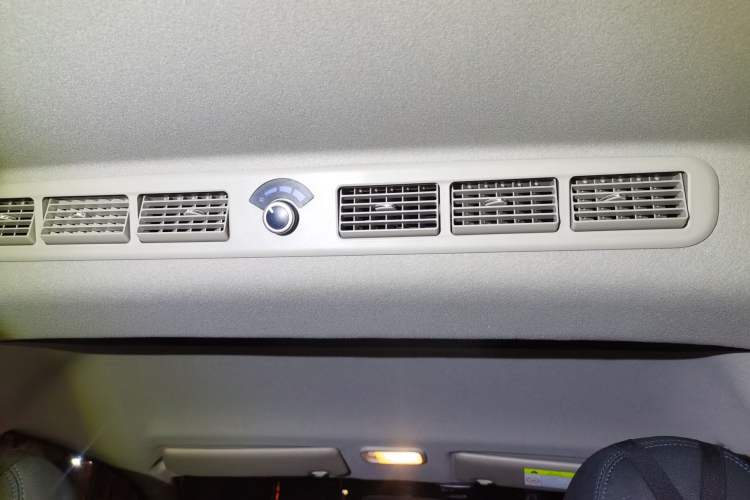 Used FORTHING Lingzhi 2024 M5L 1.5T Manual Comfort 7-Seater Headliner