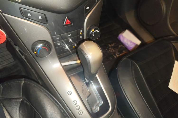 Used Chevrolet Cruze 2015 1.5L Classic SE AT Gear Lever