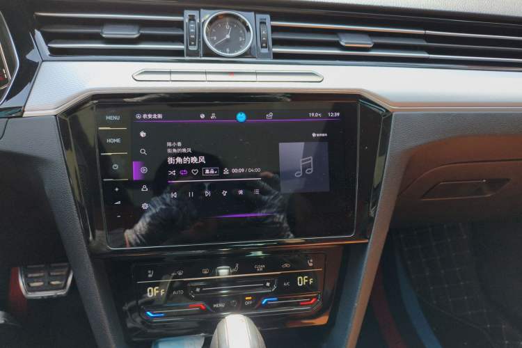 Used Volkswagen Magotan 2023 2 Million Units Commemorative Edition 330TSI DSG Luxury Version Audio And AC Panel