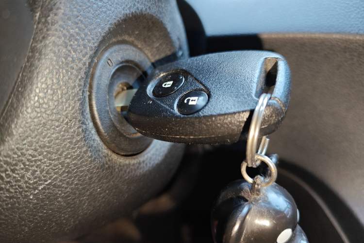 Used Honda Fit 2011 1.5L manual luxury version
