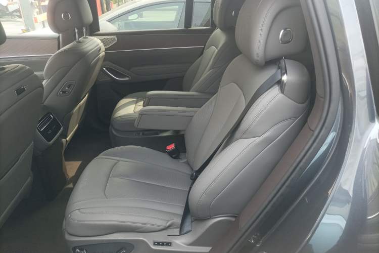 Used Denza N9 2025 Flagship Model
