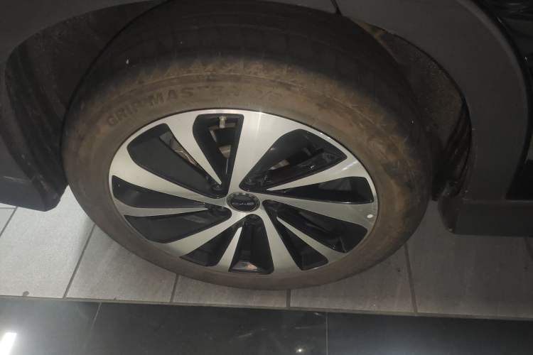 Used BYD Song PLUS New Energy 2024 HONOR Edition DM-i 110km Flagship Model Right Rear Wheel Hub