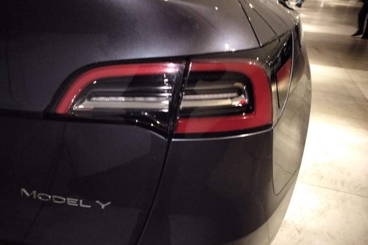 Used Tesla Model Y 2021 Long-Range All-Wheel-Drive Version Right Rear Taillight