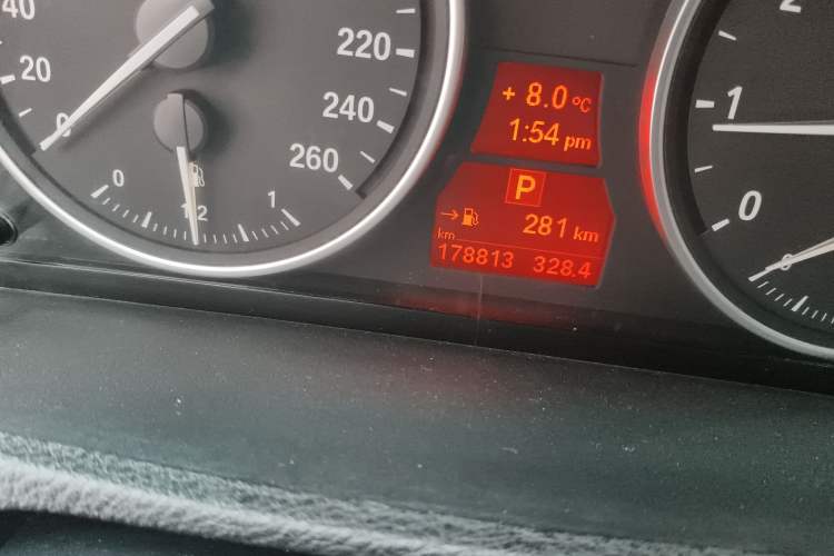 Used BMW X5 2011 xDrive35i Leading Model Odometer Close Up