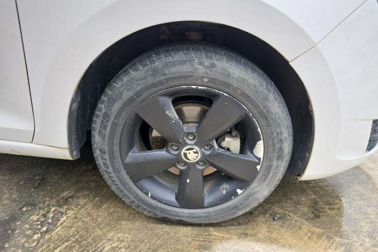 Used Skoda Rapid Spaceback 2016 Revised Version 1.6L Automatic Front-Drive Edition Exterior 4