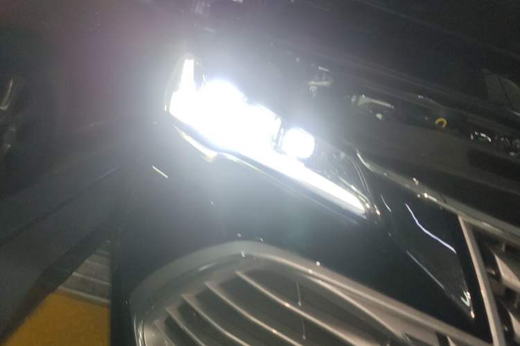 Used Toyota Avalon 2024 Dual-Motor 2.0L Luxury Edition Right Front Headlight