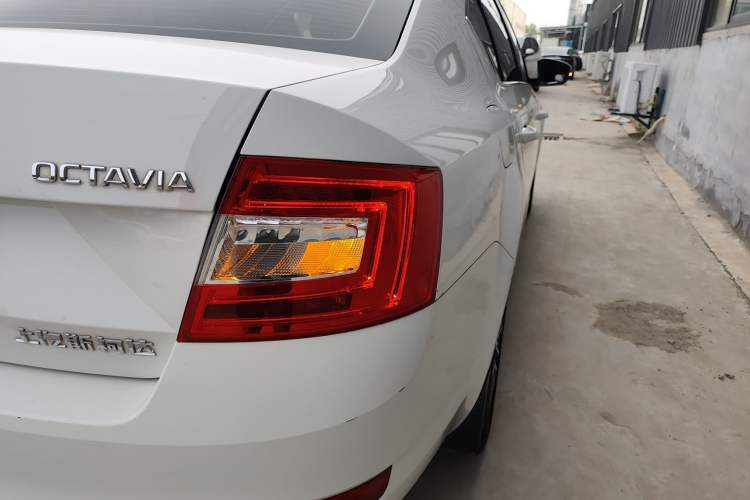 Used Skoda Octavia 2017 1.6L Automatic Chuanxing Edition Right Rear Taillight