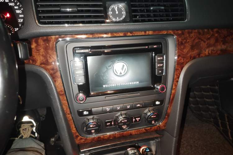 Used Volkswagen Passat 2011 1.8TSI DSG Prestige Edition Audio And AC Panel