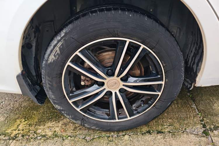 Used BYD Surui 2016 1.5L Manual Elite Edition Right Rear Wheel Hub