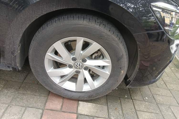 Used Volkswagen Passat New Energy 2019 430 PHEV Hybrid Elite Edition Right Front Wheel Hub