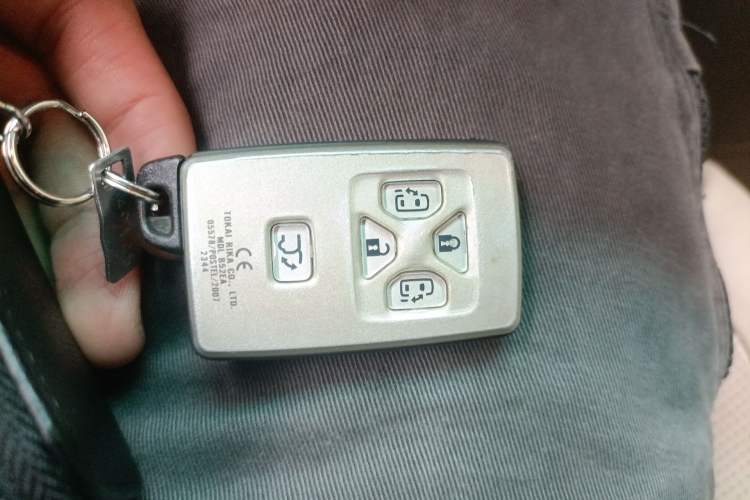 Used Toyota Alphard 2012 3.5L Luxury Edition Vehicle Key