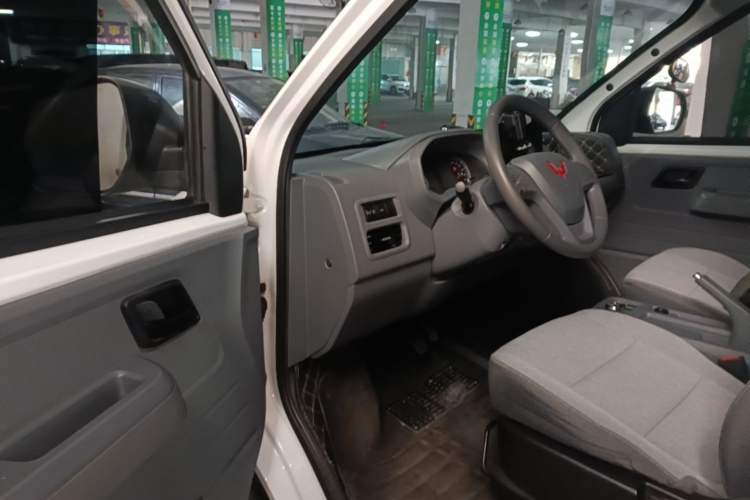 Used Wuling Yangguang 2024 300km Range Practical Window-Sealed Version 60kW

