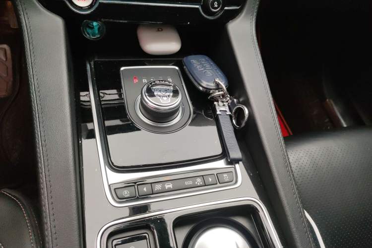 Used Jaguar F-PACE 2020 2.0T Urban Deluxe Edition Gear Lever