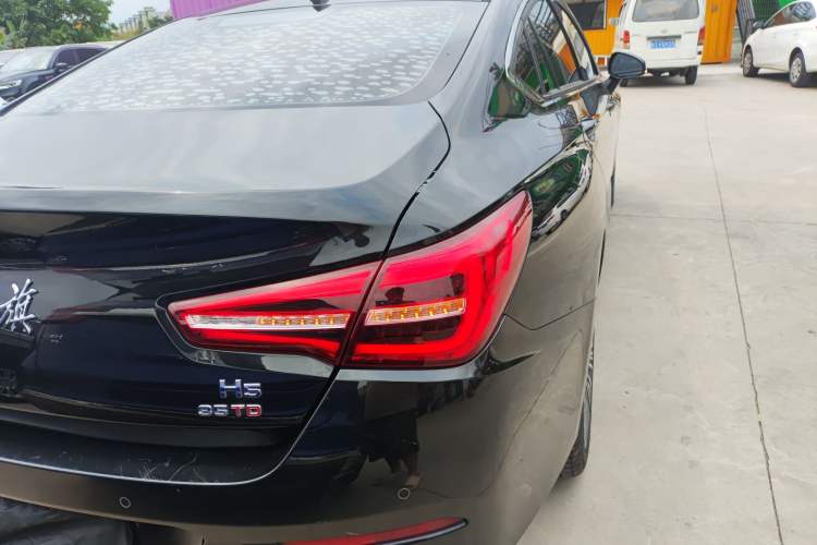 Used Hongqi H5 2022 Classic Model Facelift 1.8T Automatic Smart Connect Flagship Edition Right Rear Taillight