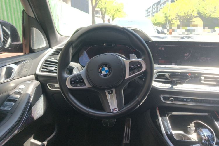 Used BMW X7 2021 xDrive40i Executive Model with M Sport Package Steering Wheel