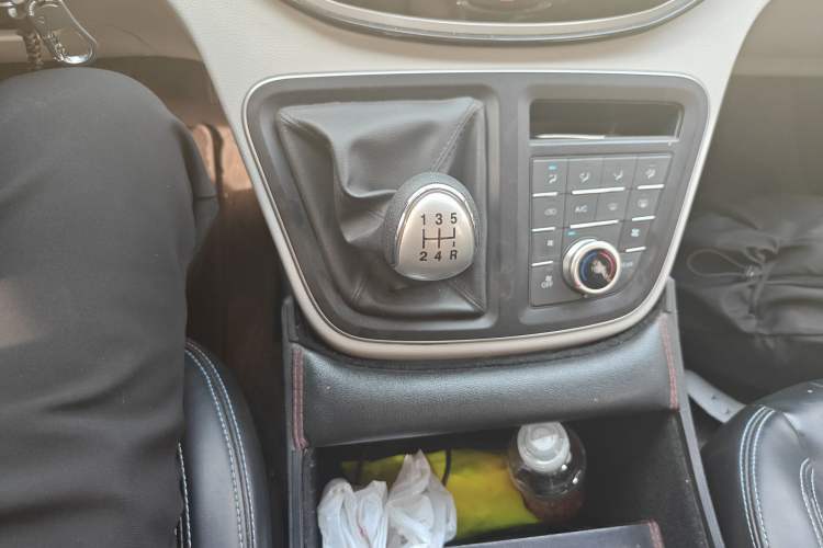 Used JAC Refine M4 2021 2.0L Manual Commercial Edition Gear Lever