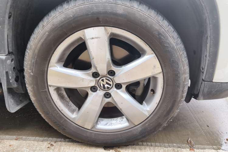 Used Volkswagen Tiguan 2012 1.8TSI Automatic Two-Wheel Drive Trend Edition Right Front Wheel Hub