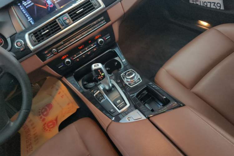 Used BMW 5 Series 2015 520i Elegant Edition Gear Lever