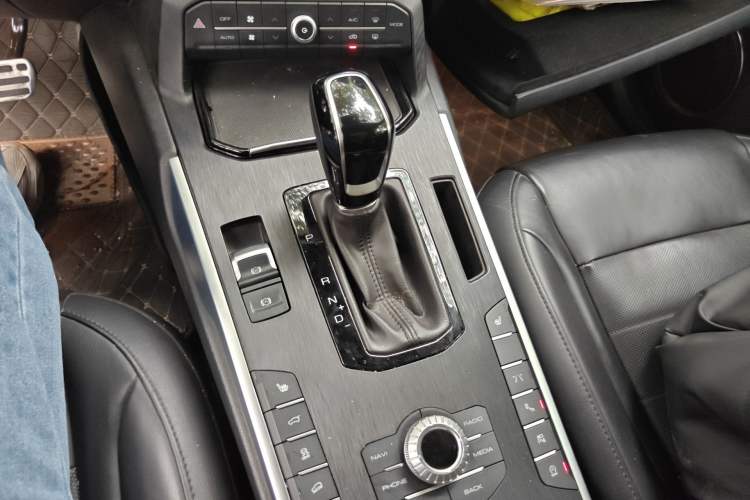 Used Wey VV7 2017 2.0T Flagship Model
