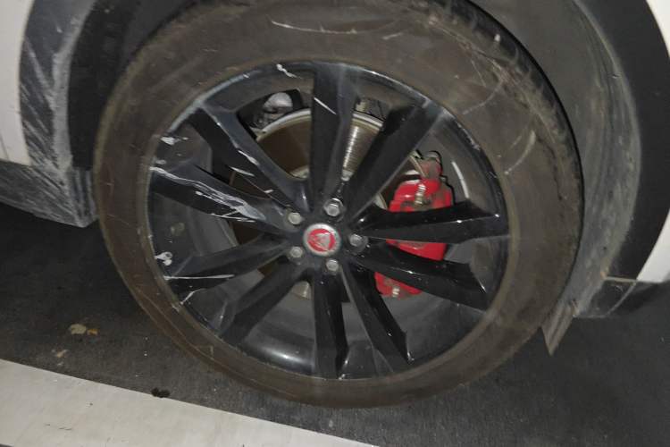 Used Jaguar E-PACE 2024 YAO Black Sport Edition R-DYNAMIC SE BLACK Right Front Wheel Hub