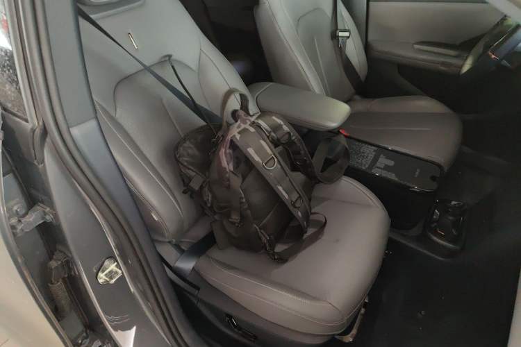 Used Lynk & Co Z20 2025 530 km Range Rear-Wheel Drive Pro Right Front Seat