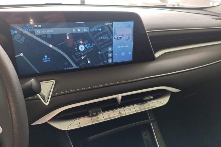 Used Venucia V 2021 260T Idol Edition