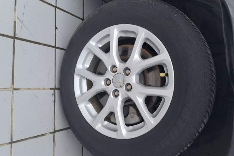 Used Jeep Cherokee 2016 2.4L Leading Edition Left Front Wheel Hub