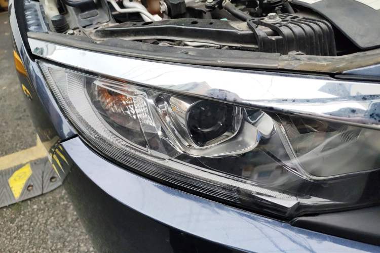 Used Honda Civic 2016 220TURBO Manual Luxury Edition Right Front Headlight