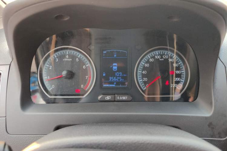 Used FORTHING Joyear X5 2013 1.6L Manual Luxury Model China IV Standard
