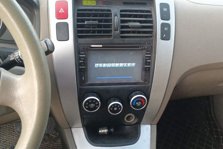 Used Hyundai Tucson 2009 2.0L Manual Two-Wheel Drive Comfort Version