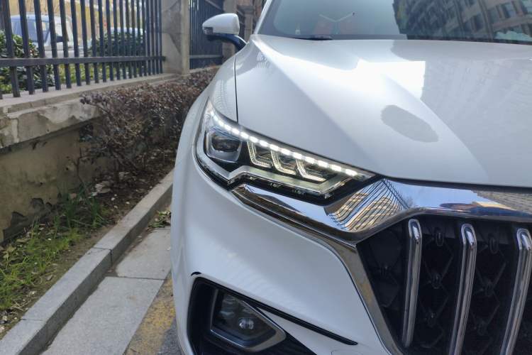 Used Hongqi HS5 2022 Revised Version 2.0T Smart Connect Flagship Edition
