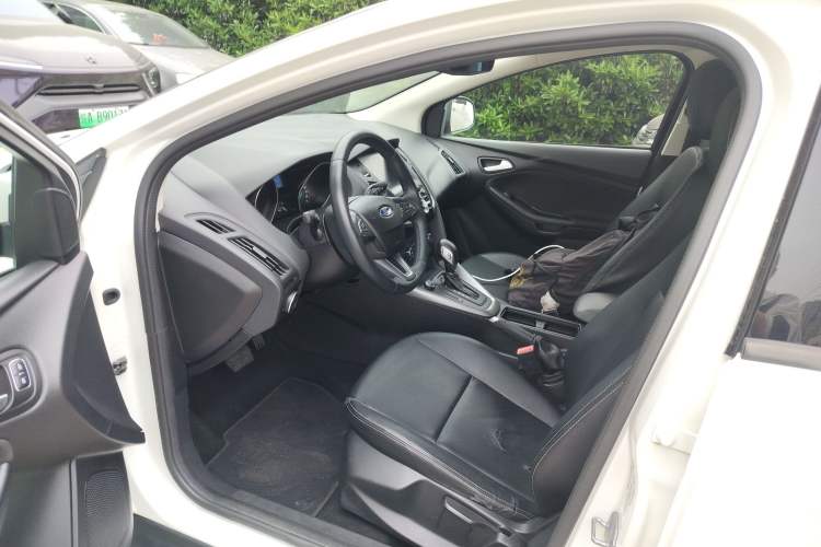 Used Ford Focus 2017 Hatchback 1.6L Automatic Comfort Plus SmartDrive Edition Driver Seat