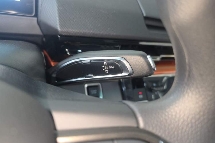 Used Farizon Super VAN 2025 Yucheng Edition, Action-Pak 68kWh Gear Lever