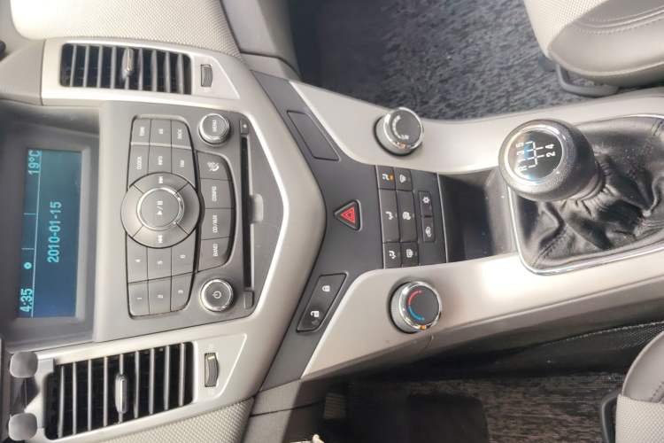 Used Chevrolet Cruze 2013 1.6L SE MT Audio And AC Panel