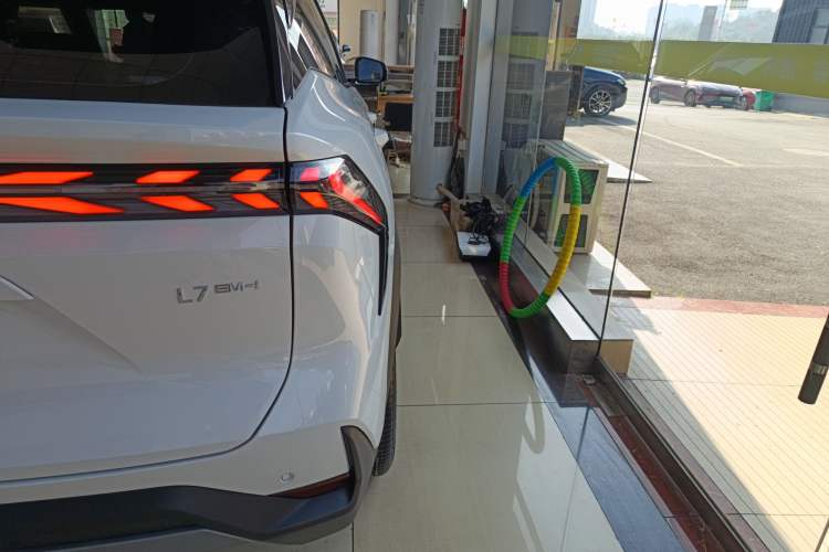 Used Geely Galaxy L7 2025 EM-i 115km Exploration+ Edition
