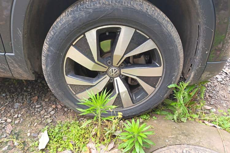 Used Volkswagen Tayron 2020 330TSI Two-Wheel Drive Luxury Smart Connectivity Version Right Front Wheel Hub