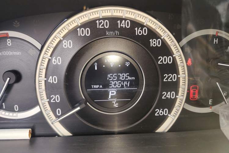 Used Honda Accord 2016 2.0L Comfort Edition Odometer Close Up