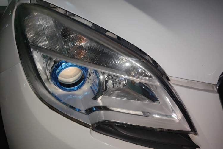 Used Buick Encore 2015 1.4T Automatic Two-Wheel Drive Urban Elite Version Right Front Headlight