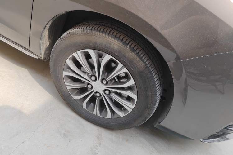 Used Buick GL8 2023 Facelifted Land Cruiser Executive Luxury Version
