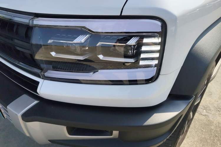 Used Formula Leopard Leopard 5 2023 Navigator Edition