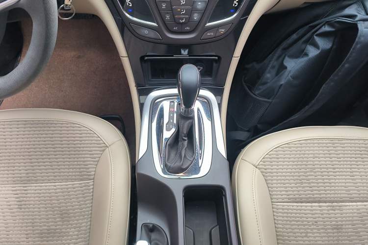 Used Buick Regal 2015 2.0L Leading Fashion Edition