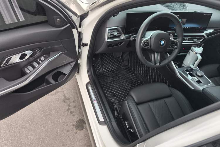 Used BMW 3 Series 2024 325i M Sport Night Edition Package Driver Seat