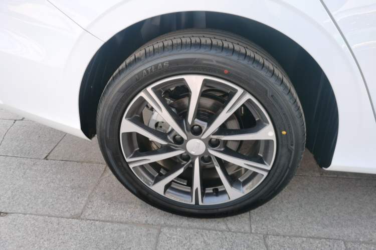 Used Geely Auto Emgrand 2026 Model 4th Generation 4 Millionth Anniversary Edition 1.5L CVT Feiyue Edition
