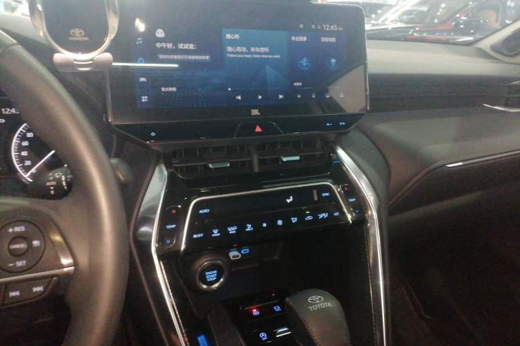 Used Toyota Venza 2022 2.0L CVT Two-Wheel Drive Prestige Edition Audio And AC Panel