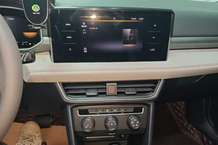 Used Volkswagen Tharu 2023 300TSI Two-Wheel-Drive Crescent Edition
