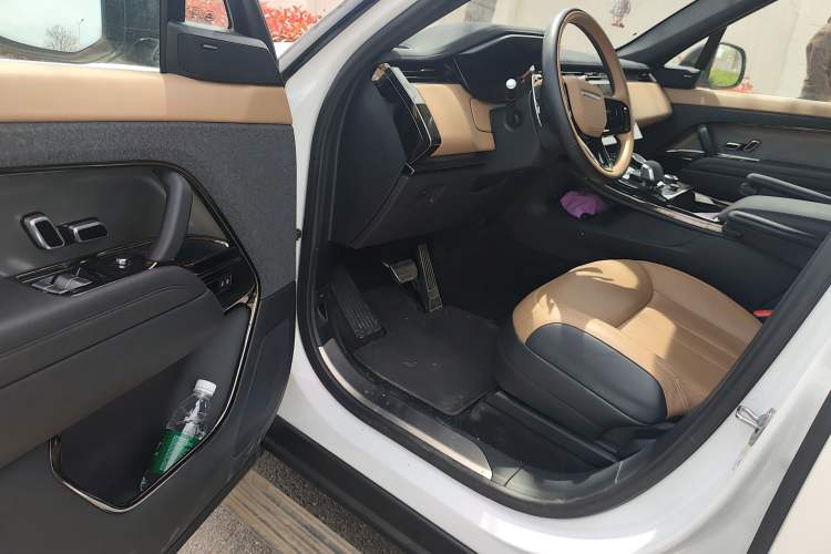 Used Land Rover Range Sport 2023 400PS Dynamic SE Driver Seat