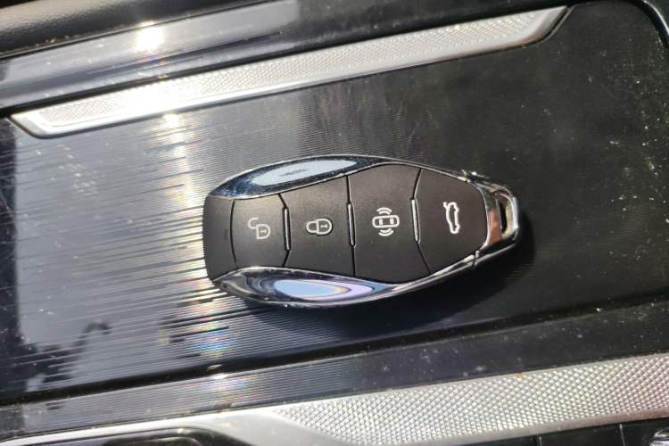 Used Hongqi H5 2024 2.0T Automatic Smart Connect Flagship Edition

