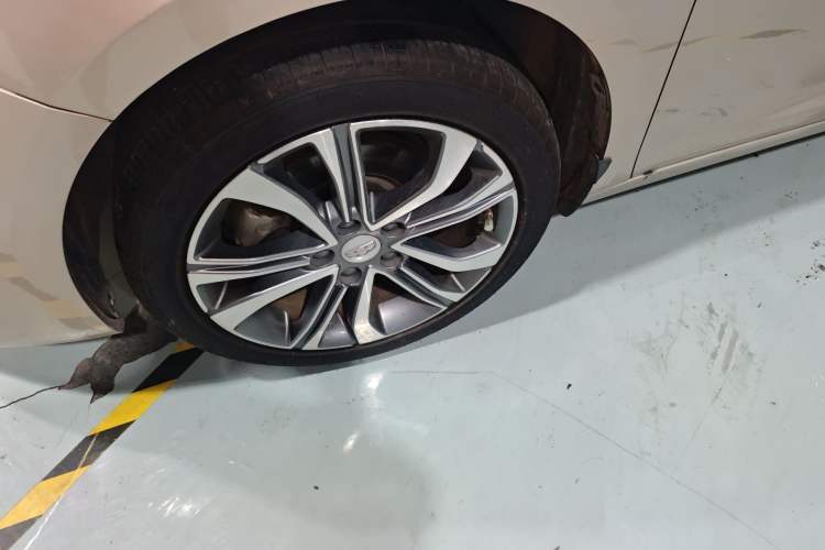 Used Geely Auto Emgrand GL 2019 1.4T CVT Prestige Smart Edition Left Front Wheel Hub